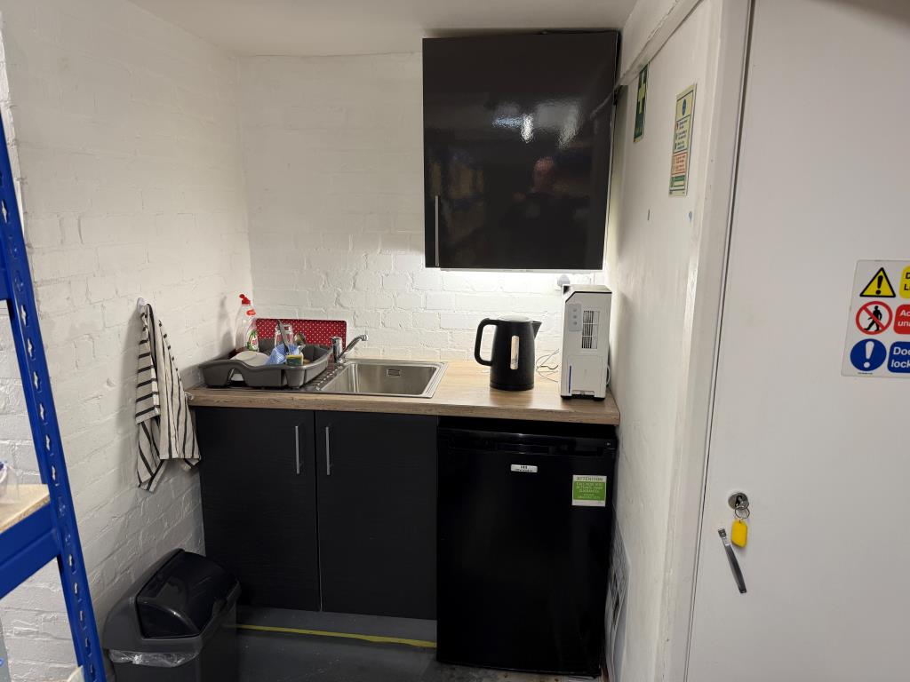 Lot: 79 - MIXED USE INVESTMENT ON HIGH STREET LOCATION - Kitchenette located in basement of commercial unit